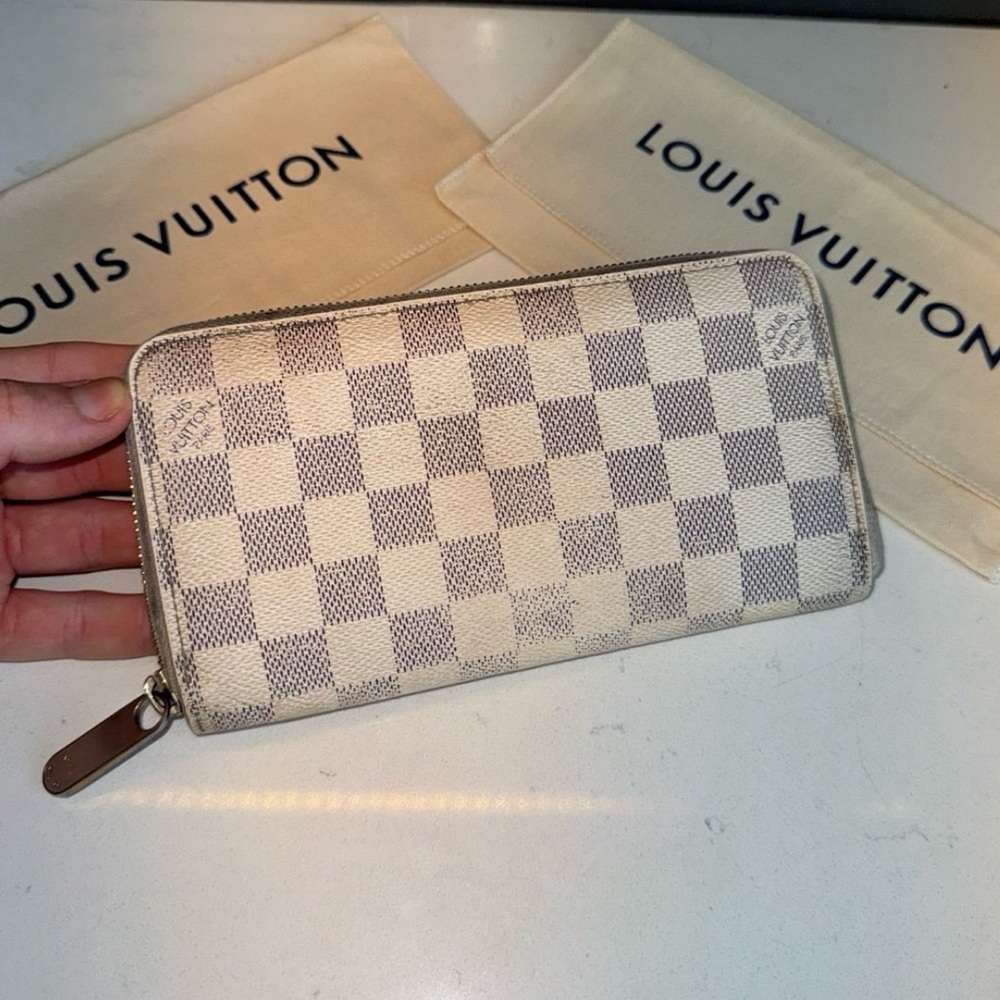 Louis Vuitton Damier azur zippy wallet